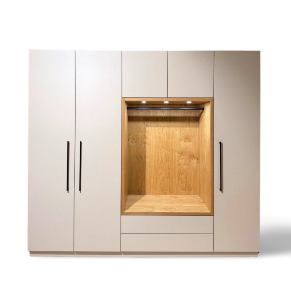 Schrank mit integrierter Garderobe