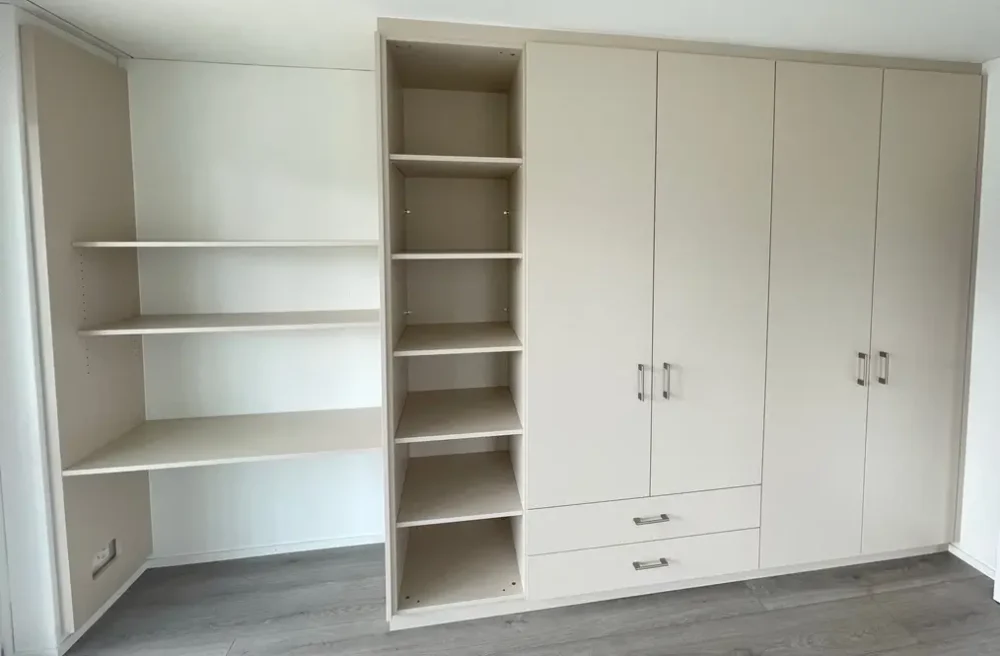 Einbauschrank mit Ablage - Möbel Ryter