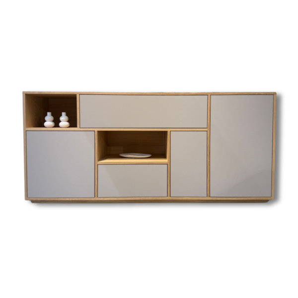 Sideboard nach Mass in Eiche und Farbe nach Wahl lackiert